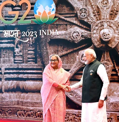 প্রধানমন্ত্রী শেখ হাসিনাকে জি-২০ সম্মেলনে স্বাগত জানিয়েছেন জি-২০ চেয়ারম্যান ও ভারতের প্রধানমন্ত্রী নরেন্দ্র মোদি। ছবি: পিআইডি