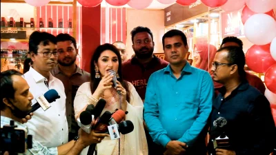 মৌচাক মার্কেটে ‘হারল্যান স্টোর’ উদ্বোধন করলেন অপু বিশ্বাস