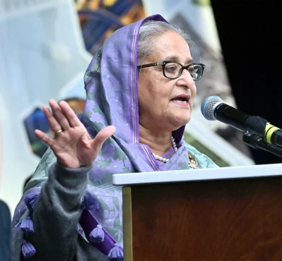 নিউইয়র্কে নাগরিক সংবর্ধনায় বক্তব্য দিচ্ছেন প্রধানমন্ত্রী শেখ হাসিনা। ইমেজ: ইয়াসিন কবির জয়।