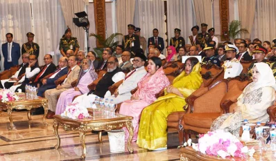বঙ্গভবনের দরবার হলে শপথ পাঠ অনুষ্ঠান। ইমেজ: বঙ্গভবন প্রেস উইং।