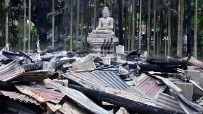 মন্দিরে হামলা ও আগুন দেয়ার ঘটনা ঘটে প্রায় প্রতিবছর। ২০০১ সালের ১ অক্টোবর বাংলাদেশে নির্বাচনের সময় হিন্দু সম্প্রদায়ের উপর সহিংসতার ঘটনা বিশ্ব গণমাধ্যমে প্রকাশ পায়