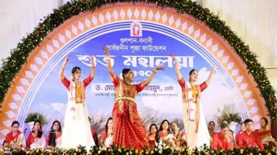 রাজধানীর বনানী মাঠে স্থাপিত পূজামণ্ডপে শুভ মহালয়া ১৪৩০-এর উদ্বোধনী অনুষ্ঠান।