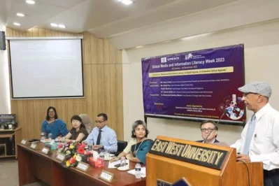 ইস্ট ওয়েস্টে গ্লোবাল মিডিয়া অ্যান্ড ইনফরমেশন লিটারেসি সপ্তাহ উদযাপন।