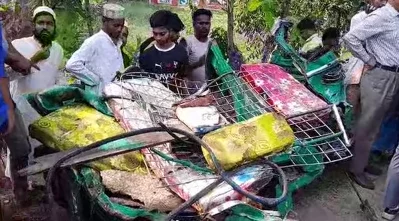 দুর্ঘটনাকবলিত অটোরিকশা। ইমেজ: একাত্তর