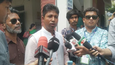বাসে আগুন দেয়ার বোমা বানাচ্ছে বিএনপি নেতাকর্মীরা, ছবি: একাত্তর
