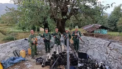 শান রাজ্যে বিদ্রোহীদের দখল করা অস্ত্র। ছবি: ইরাবতী।