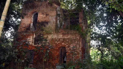পরিত্যক্ত এই বাড়ি থেকেই আটক করা হয় চারজনকে। ছবি: সংগৃহীত