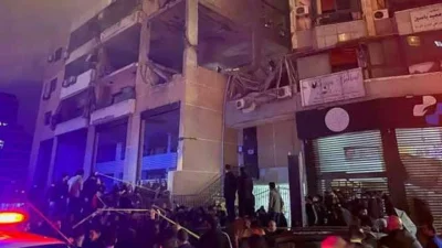 বৈরুতের শহরতলীতে ইসরাইলি ড্রোন হামলায় ক্ষতিগ্রস্ত ভবন । ছবি: সংগৃহীত।
