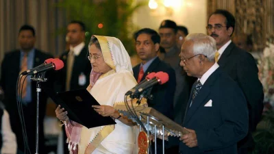 ২০০৮ সালে নির্বাচনে জয়ের পর শপথ গ্রহণ করছেন শেখ হাসিনা।