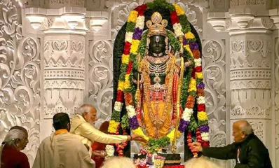হাতে পদ্মফুল নিয়ে পুজো করতে বসেন প্রধানমন্ত্রী মোদী।