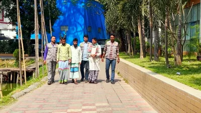 ডিবির হাতে আটক প্রতারক চক্রের সদস্যরা