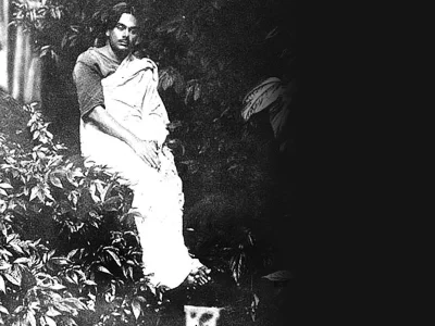 চট্টগ্রামের সীতাকুণ্ড পাহাড়ে কাজী নজরুল ইসলাম।