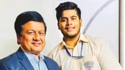 ছেলে ইফাতের সঙ্গে মতিউর রহমান। ছবি: সংগৃহীত।