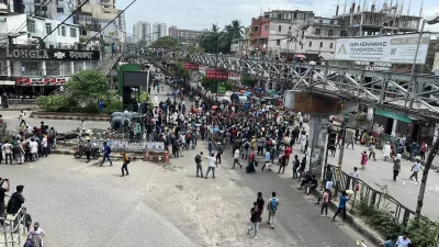 রাজধানীর সাইন্সল্যাবে কোটাবিরোধীদের অবরোধ।