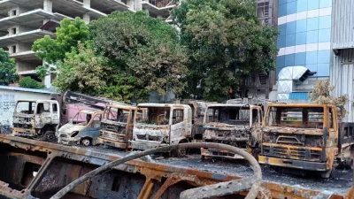 সিটি করপোরেশনের বর্জ্যবাহী গাড়িতে আগুন