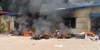 ফরিদপুরে আওয়ামী লীগ অফিসে আগুন