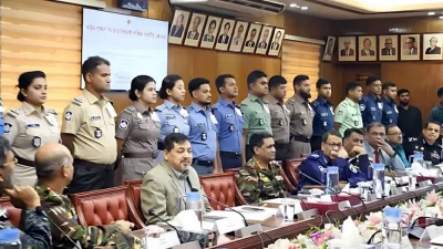 সোমবার আইনশৃঙ্খলা কমিটির সভায় ১৮টি পোশাক পরিহিত পুলিশ, আনসার ও র্যাবের প্রতিনিধি দল অংশ নেয়। সেখান থেকে নতুন পোশাকের রঙ নির্বাচন বা চিহ্নিত করা হয়। ছবি: সংগৃহীত