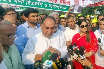 মহান স্বাধীনতা দিবস ও জাতীয় দিবসে বুধবার (২৬ মার্চ) সকাল সোয়া ৮টার দিকে সাভারের জাতীয় স্মৃতিসৌধে শহীদের প্রতি শ্রদ্ধা জানানোর পর সাংবাদিকদের সঙ্গে কথা বলেন বিএনপির স্থায়ী কমিটির সদস্য মির্জা আব্বাস। ছবি: সংগৃহীত