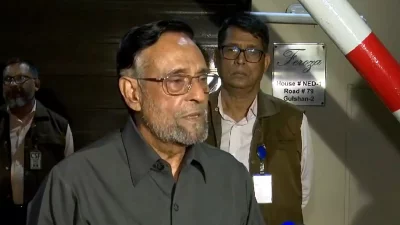ফিরোজা থেকে বের হয়ে সাংবাদিকদের সঙ্গে কথা বলেন অলি আহমদ। ছবি: একাত্তর