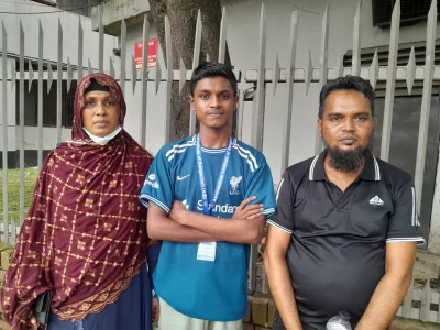 মা-বাবার সাথে সাইদ।