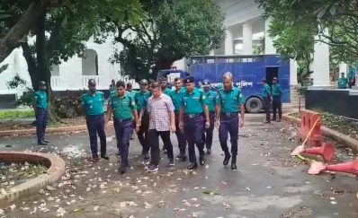 সাবেক আইজিপি চৌধুরী আবদুল্লাহ আল মামুনকে আদালতে নেয়া হচ্ছে।