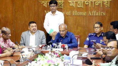 সচিবালয়ে বক্তব্য রাখছেন স্বরাষ্ট্র উপদেষ্টা জাহাঙ্গীর আলম চৌধুরী। ছবি: সংগৃহীত