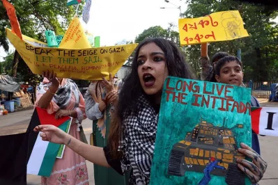 তরুণরা কলকাতায় গাজা যুদ্ধের বিরুদ্ধে বিক্ষোভের নেতৃত্ব দিয়েছে