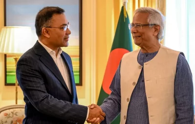 বাংলাদেশের প্রধান উপদেষ্টা মুহাম্মদ ইউনূস (ডানদিকে) এবং ভারপ্রাপ্ত বাংলাদেশ জাতীয়তাবাদী দলের (বিএনপি) চেয়ারম্যান তারেক রহমান