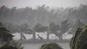 সাগরে ঝোড়ো হাওয়া, চার বন্দরে তিন নম্বর সতর্ক সংকেত