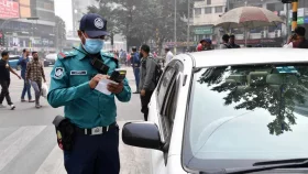 ট্রাফিক আইনে রাজধানীতে একদিনে ১,৯৯৯ মামলা