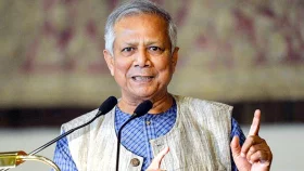 ১২ তরুণের হাতে ইয়ুথ ভলান্টিয়ার অ্যাওয়ার্ড তুলে দিলেন প্রধান উপদেষ্টা