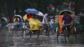 দেশজুড়ে মাঝারি থেকে অতি ভারী বর্ষণের আভাস, বাড়তে পারে তাপমাত্রা