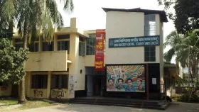 নির্বাচনী আমেজে মুখর ঢাবি, চলছে চুলচেরা বিশ্লেষণ