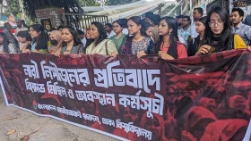 নারী প্রার্থীকে গণধর্ষণের হুমকি ঘিরে উত্তাল ঢাবি ক্যাম্পাস