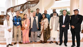 দুর্গাপূজা নিয়ে হিন্দু নেতাদের সঙ্গে প্রধান উপদেষ্টার বৈঠক