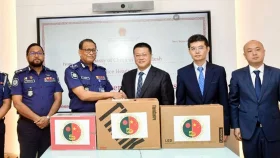 পুলিশকে কম্পিউটার-প্রিন্টার উপহার দিলো চীন দূতাবাস