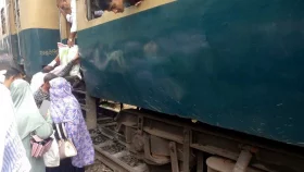 লাইনচ্যুত ট্রেন উদ্ধারের পর বিমানবন্দরে চলাচল স্বাভাবিক