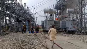 সাতক্ষীরায় পাওয়ার গ্রিড লাইনে আগুন, জেলাজুড়ে বিদ্যুৎ বন্ধ