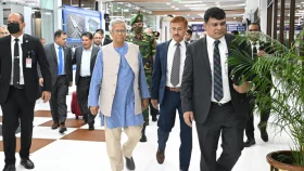 সফরসঙ্গীদের নিয়ে নিউইয়র্কের পথে প্রধান উপদেষ্টা