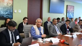 অর্থ উপার্জনের দৃষ্টিভঙ্গির কারণে স্বাস্থ্যসেবা ব্যাহত হয়: প্রধান উপদেষ্টা