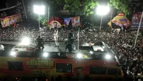 কারুর ট্রাজেডির পেছনে ডিএমকে&rsquo;র ষড়যন্ত্র দেখছে বিজয়ের দল