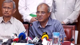 শারদীয় দুর্গোৎসব নিয়ে কোনো ঝুঁকি নেই: স্বরাষ্ট্র উপদেষ্টা