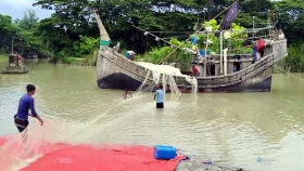 ভরা মৌসুমেও জাল শূন্য, অর্ধলক্ষ জেলে বেকার