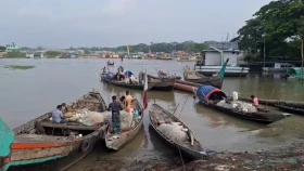 মা ইলিশ রক্ষায় ২২ দিনের নিষেধাজ্ঞা শুরু, পাহারায় ড্রোন-স্পিডবোট
