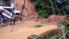 লাগাতার বৃষ্টিতে মিরিকে ভূমিধস, নিহত সাত