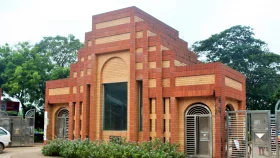 জাবি ক্যাম্পাসে ছাত্রীকে জঙ্গলে টেনে নিয়ে ধর্ষণচেষ্টা