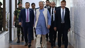 রোম সফর শেষে দেশে ফিরেছেন প্রধান উপদেষ্টা
