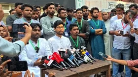 রাকসু নির্বাচনে ছাত্রদলের বিরুদ্ধে নিয়ম ভেঙে লিফলেট বিতরণের অভিযোগ