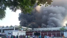 রাস্তার দিক থেকে পানি ছিটাতে দেরি হয় প্রায় ২৫ মিনিট