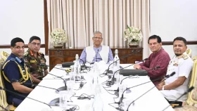 প্রধান উপদেষ্টার সঙ্গে তিন বাহিনীর প্রধানের সাক্ষাৎ, নির্বাচন প্রস্তুতি নিয়ে আলোচনা